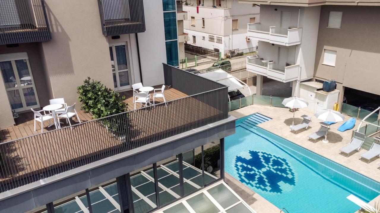 Hotel Astor Alba Adriatica Bagian luar foto