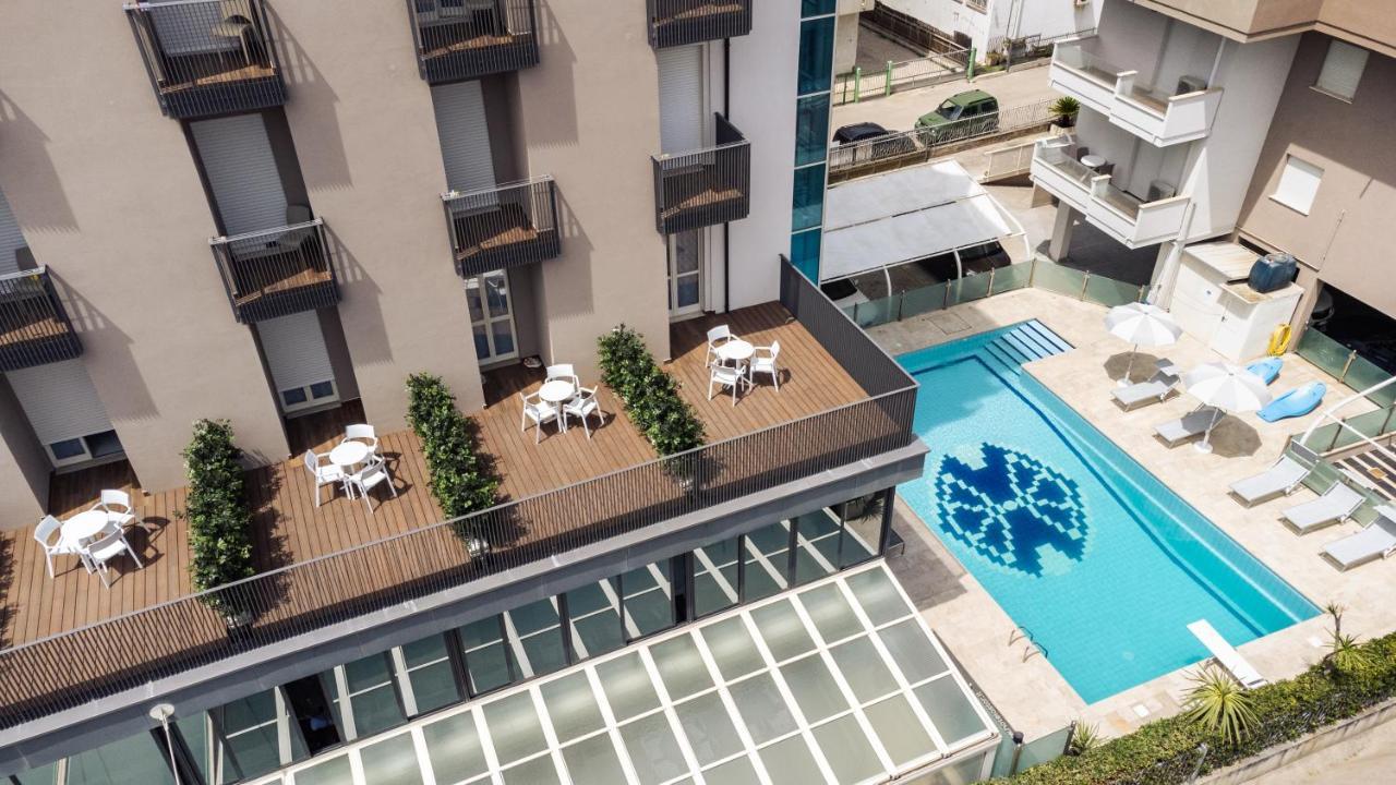 Hotel Astor Alba Adriatica Bagian luar foto