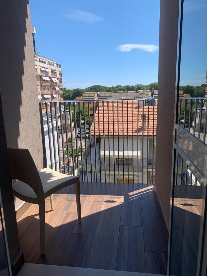 Hotel Astor Alba Adriatica Bagian luar foto